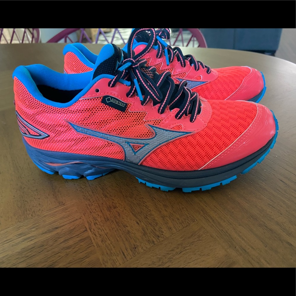 Mizuno Wave Runner 20 GTX Women’s sneakers 6.5
